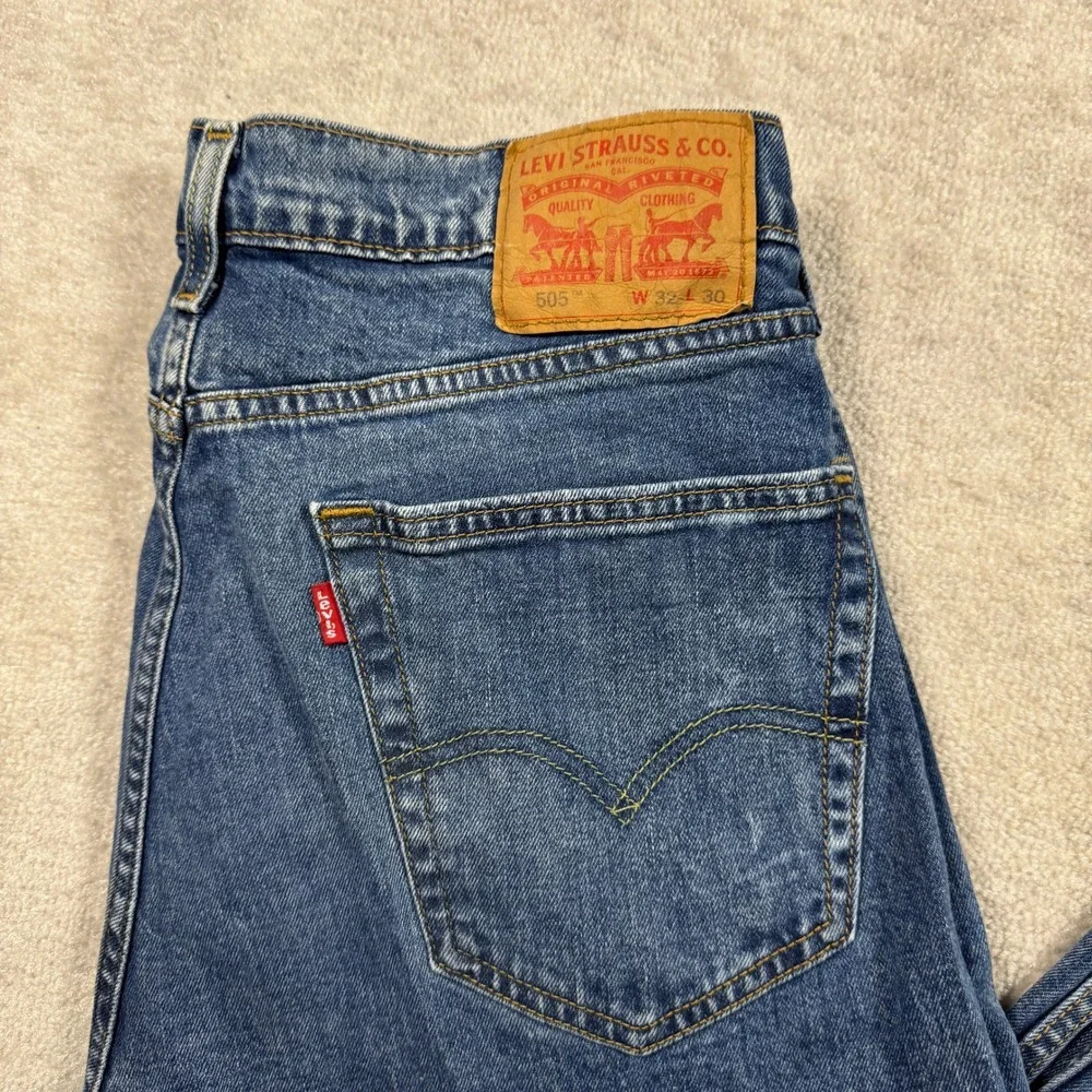 Levi's Jeans Mens 32x30 Blue 505 Regular Fit Straight Leg Medium Wash Denim